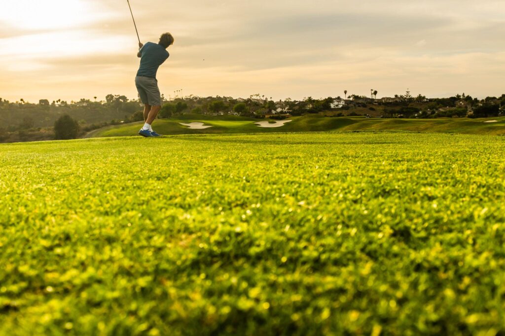 Golf tee off