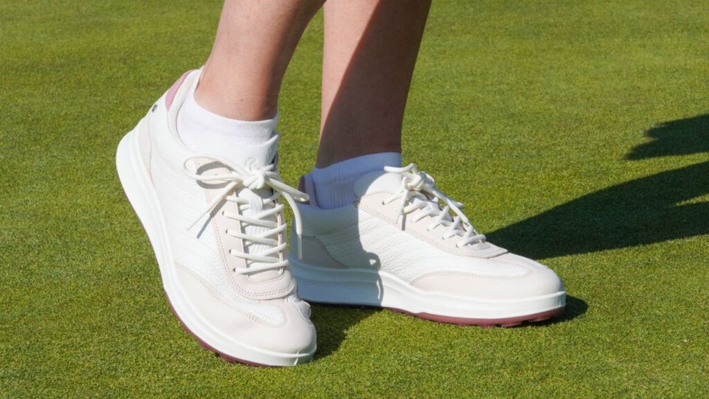 ecco-street-vibe-golf-shoe-review:-effortless-style-and-all-day-comfort