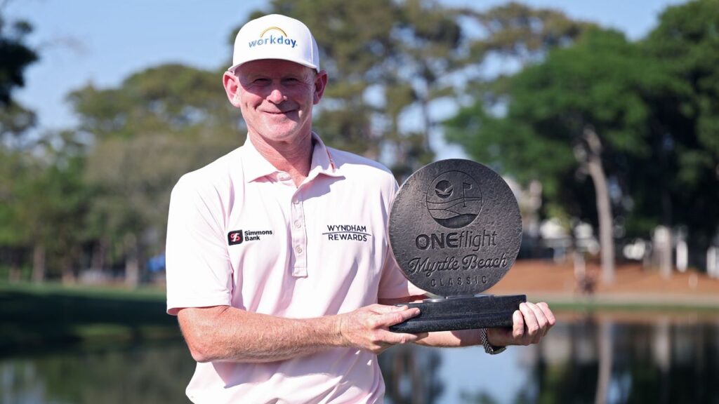 brandt-snedeker-wins-first-pga-tour-title-in-2,821-days-at-myrtle-beach-classic