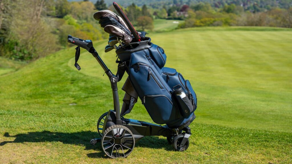 this-remote-golf-trolley-is-hundreds-cheaper-than-top-brands,-but-there’s-a-noisy-catch